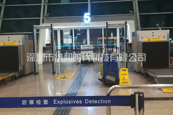 維和時(shí)代安檢門(mén)廠家為深圳機(jī)場(chǎng)汽車站供應(yīng)金屬探測(cè)安檢門(mén)[圖]