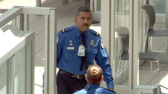 從美國機場Metor6s安檢門檢測人員偷竊IPAD看安檢員素養[圖]