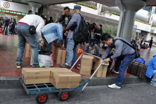 14部X光機安檢儀協(xié)助香港海關(guān)進行奶粉限購工作[圖]