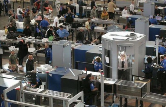 美國機(jī)場(chǎng)HI-PE進(jìn)口安檢門通道及PD140V安檢員檢測(cè)手法[圖]