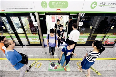 地鐵安檢再升級 2個站點安裝“六扇安檢門”