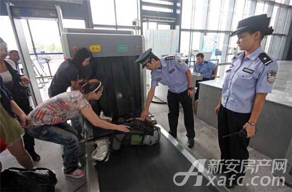 安檢門與安檢機(jī)齊上陣 銅陵北站全力做好安保工作