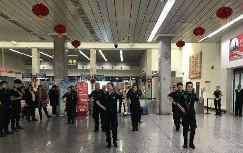 金屬探測安檢門廠家：烏機(jī)場安檢總站落實(shí)優(yōu)化管理！