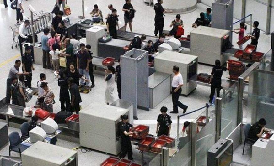 購(gòu)買安檢門要點(diǎn)多，找對(duì)金屬探測(cè)安檢門廠家很重要