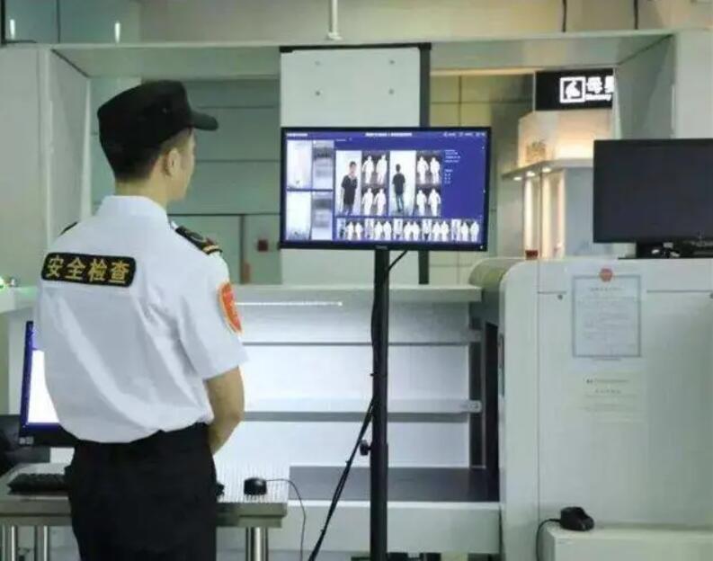 女性進(jìn)入安檢門通道時(shí)，安檢員會(huì)感到尷尬嗎？過安檢的注意事項(xiàng)-3.jpg