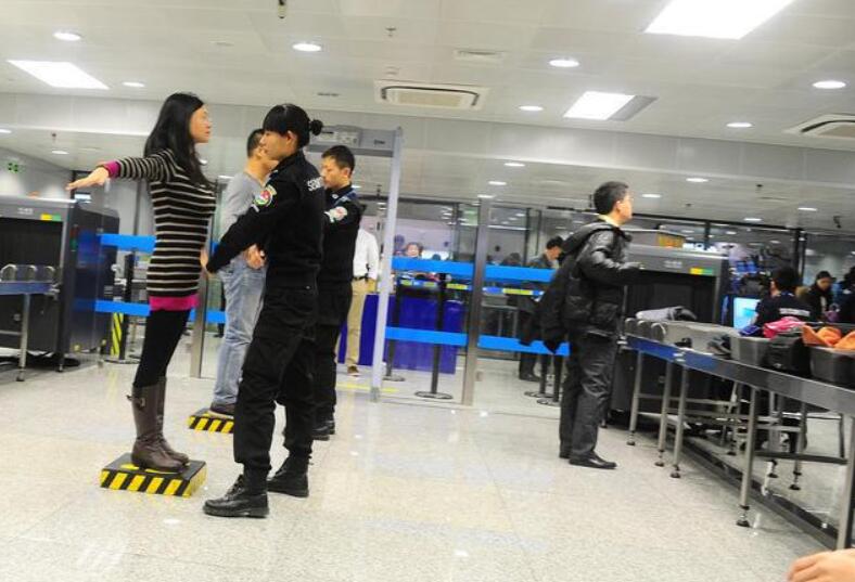 3-笫一次坐飛機(jī)登機(jī)流程 安檢門安檢注意事項.jpg